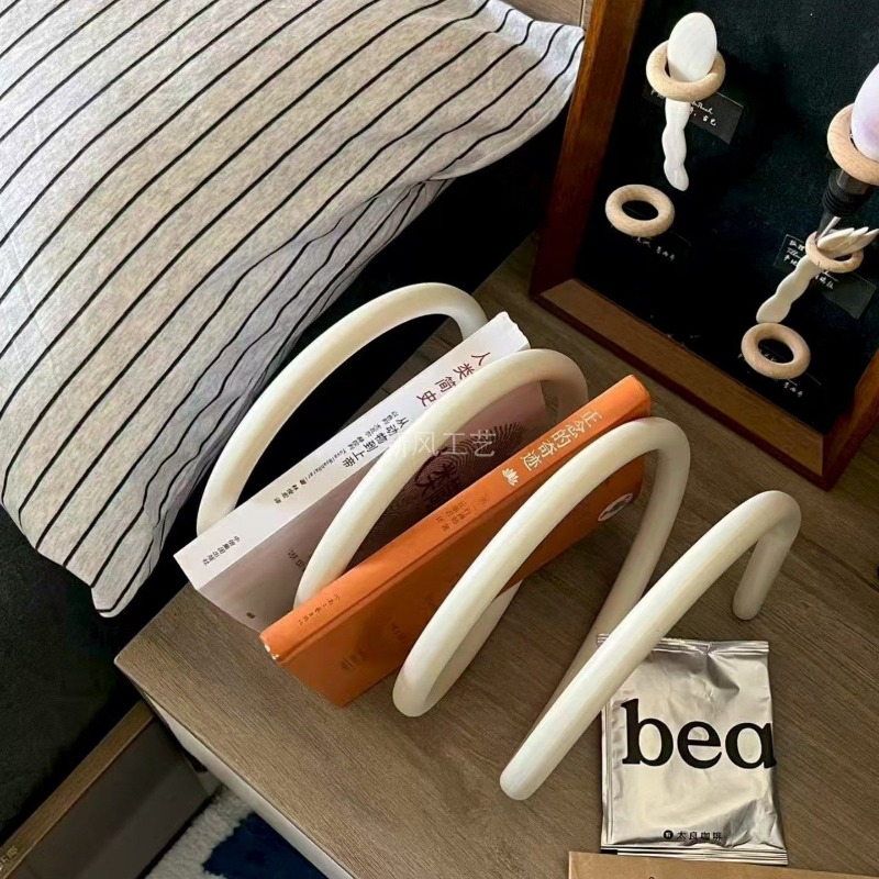 ชั้นวางนิตยสารโลหะสไตล์มินิมอล - Home Decor Magazine บทวิจารณ์และราคา